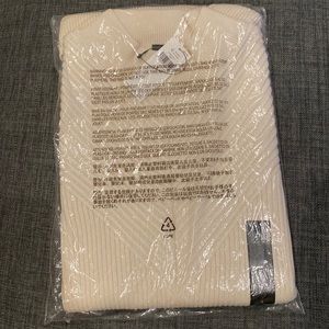 BRAND NEW! Lightweight Sleeveless Sweater (Sz L)